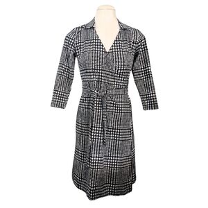 J. McLaughlin Houndstooth Jersey Knit Geo Print Collared V-Neck 3/4 Sleeve Belt